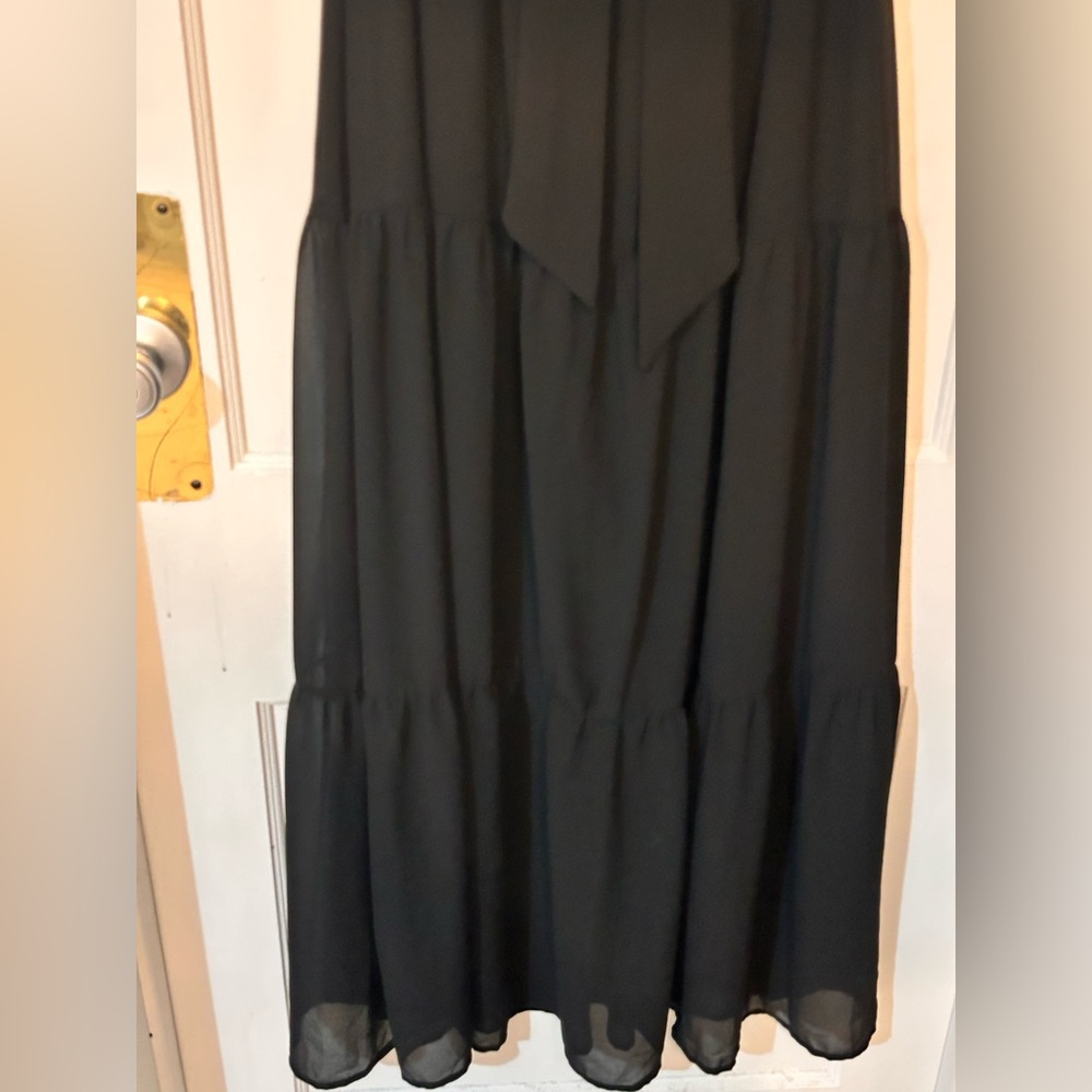 Elegant Black Halter Maxi Dress 👗🥰 - Picture 6 of 8